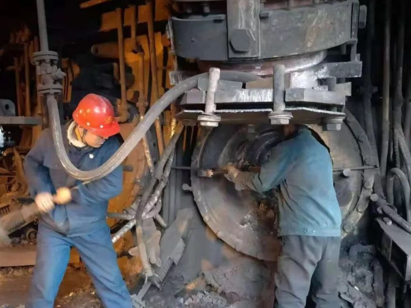 高爐礦焦槽槽內作業(yè)為什么要攜帶氧氣報警器